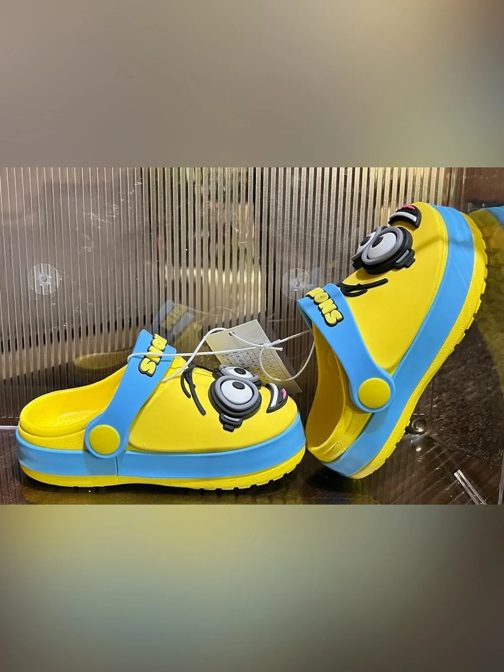 Kids despicable me minions clogs